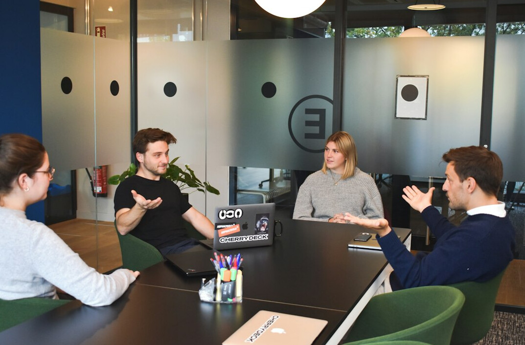 supermarket team meeting