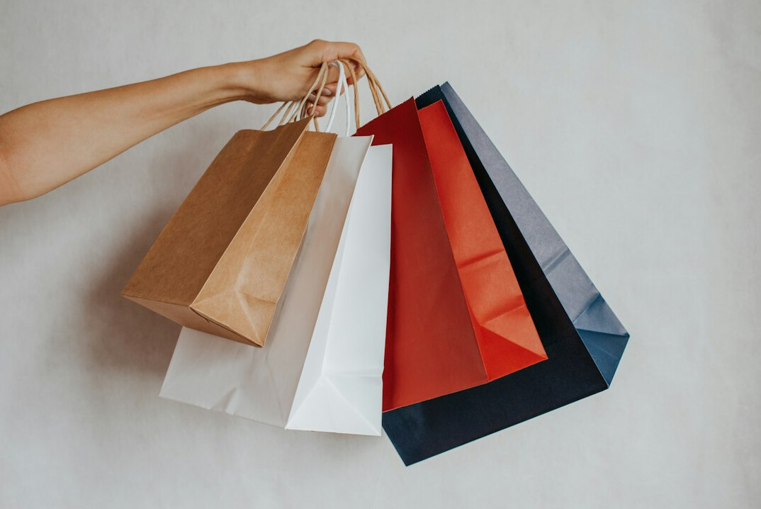 shoplifter hiding items in bag